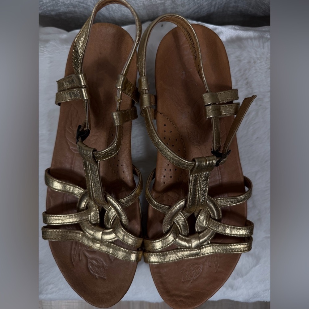 Born Metallic Gold Leather Sandals Made in Mexico Comfort Shoes size 9/40 1/2 - Picture 2 of 4